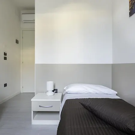 ゲストハウス Easy Venice 1-2 3*